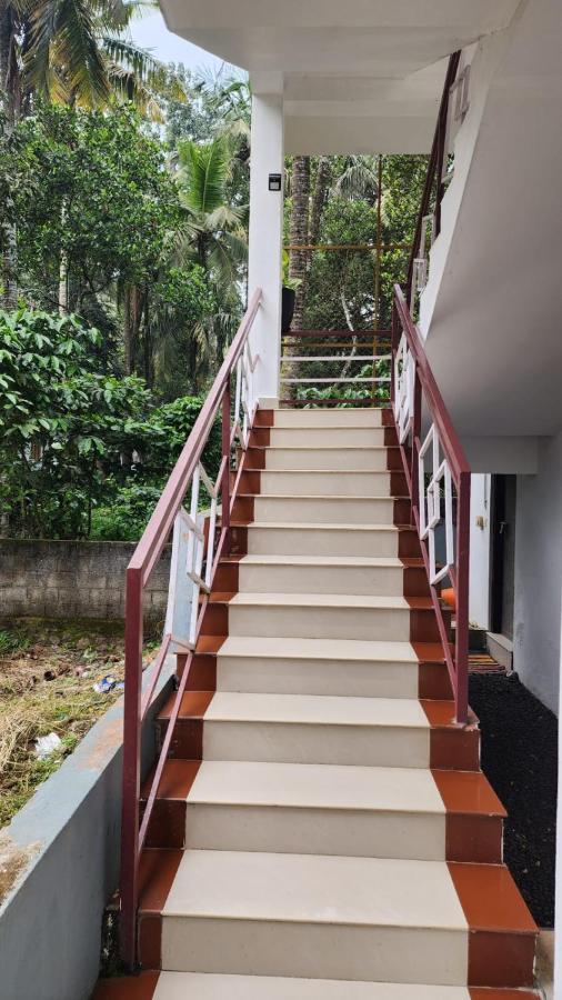 Pknhomestay Kumily Thekkady Exterior photo